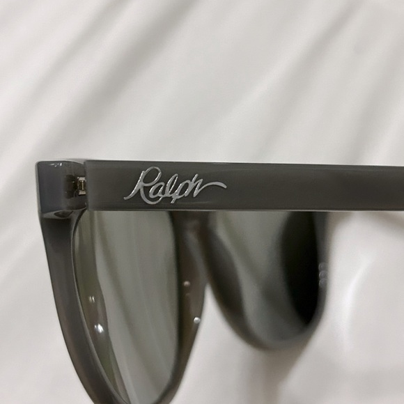 Ladies Ralph Lauren sunglasses - Picture 2 of 6
